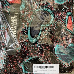 Legging Depot Hearts Wild Fashion Leggings - Extra Plus